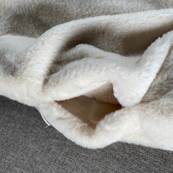 Guess Marie Faux Fur Reversible Vest Women's Large Dove White Casual NWT - Picture 10 of 12